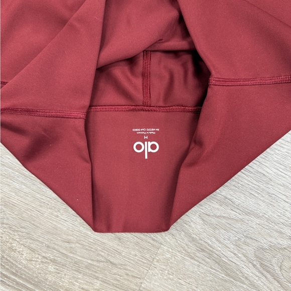 ALO Yoga Deep Red Leggings M - Picture 2 of 3